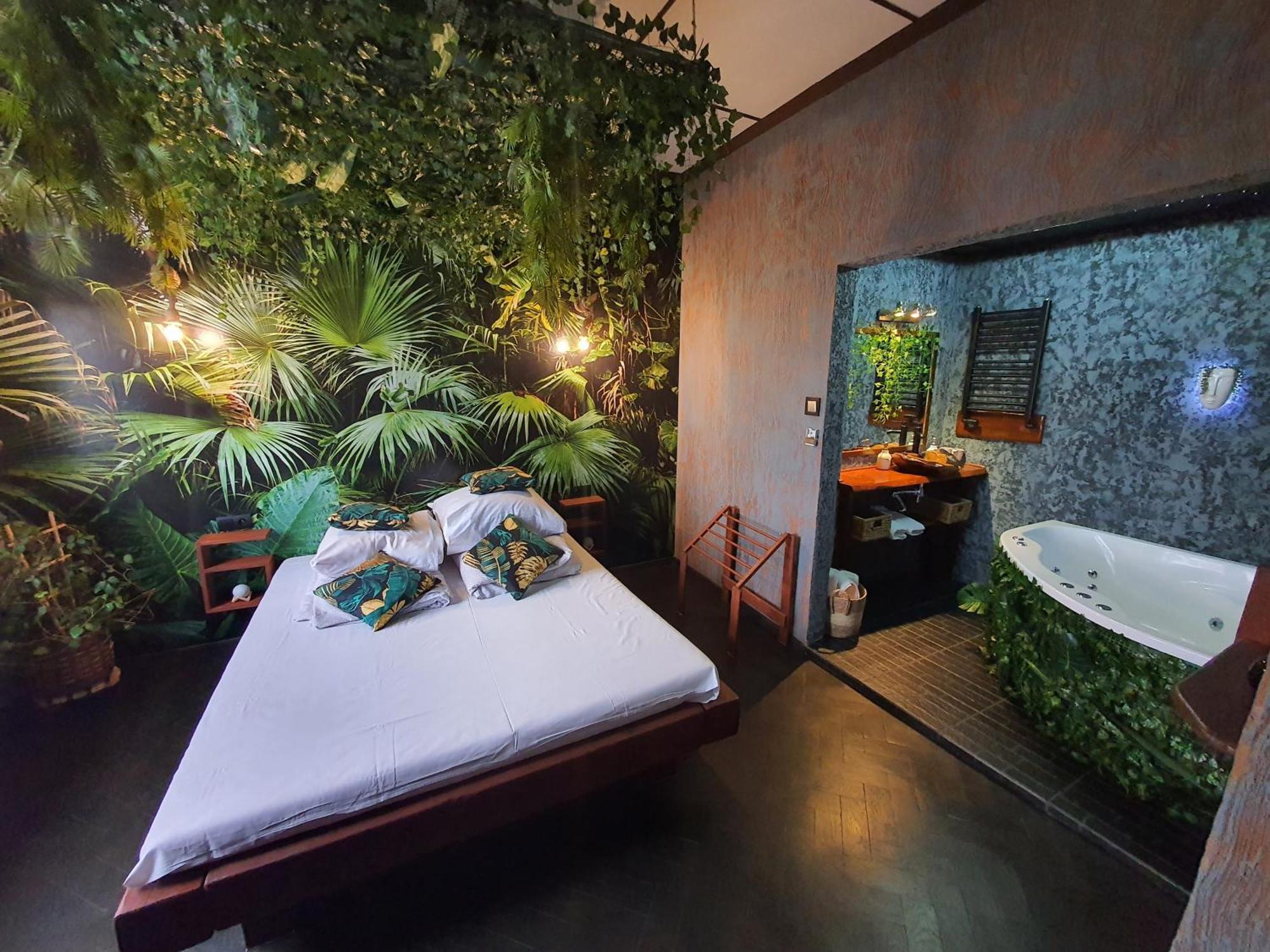 Tropicana Jacuzzi Apartment คราคูฟ ภายนอก รูปภาพ